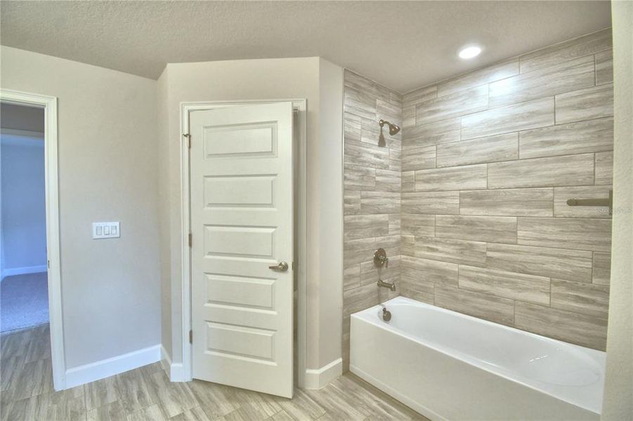 Furnished interior view inside a new home in , Auburndale (Image 16).