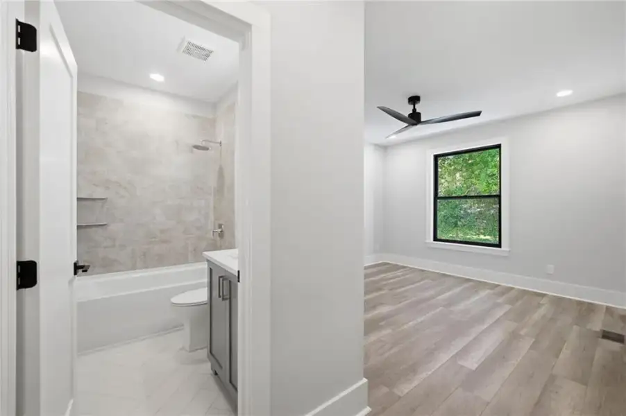 Spacious, unfurnished interior of a new home in , Roswell (Image 63).