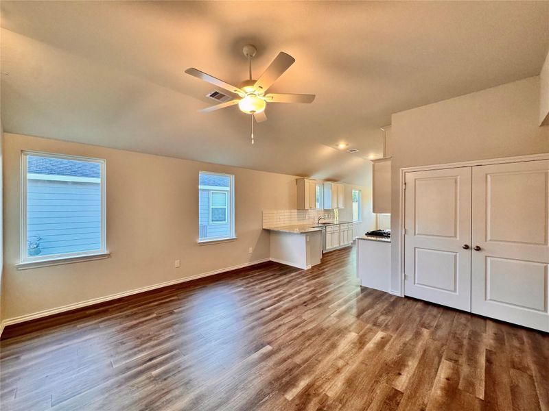 Spacious, unfurnished interior of a new home in Hill & Dale Ranch, Splendora (Image 12).