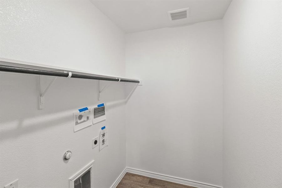 Spacious, unfurnished interior of a new home in Retreat at Fossil Creek, Fort Worth (Image 11). Spacious, unfurnished interior of a new home in Retreat at Fossil Creek, Fort Worth (Image 11).