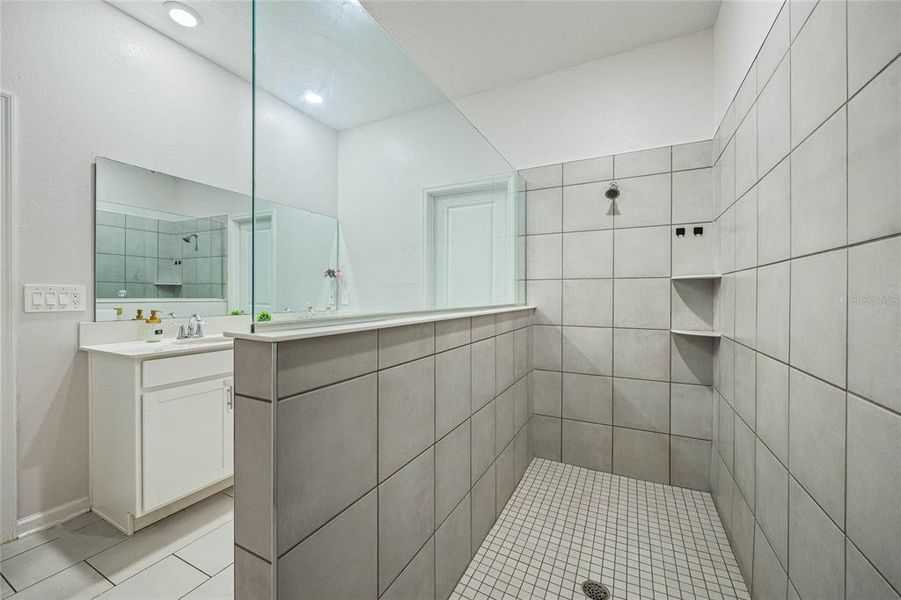 Furnished interior view inside a new home in Pine Glen: Chateau Collection, St. Cloud (Image 24).