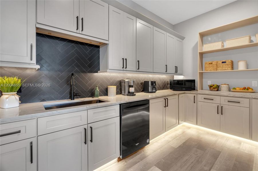 Furnished interior view inside a new home in , Cape Coral (Image 9).