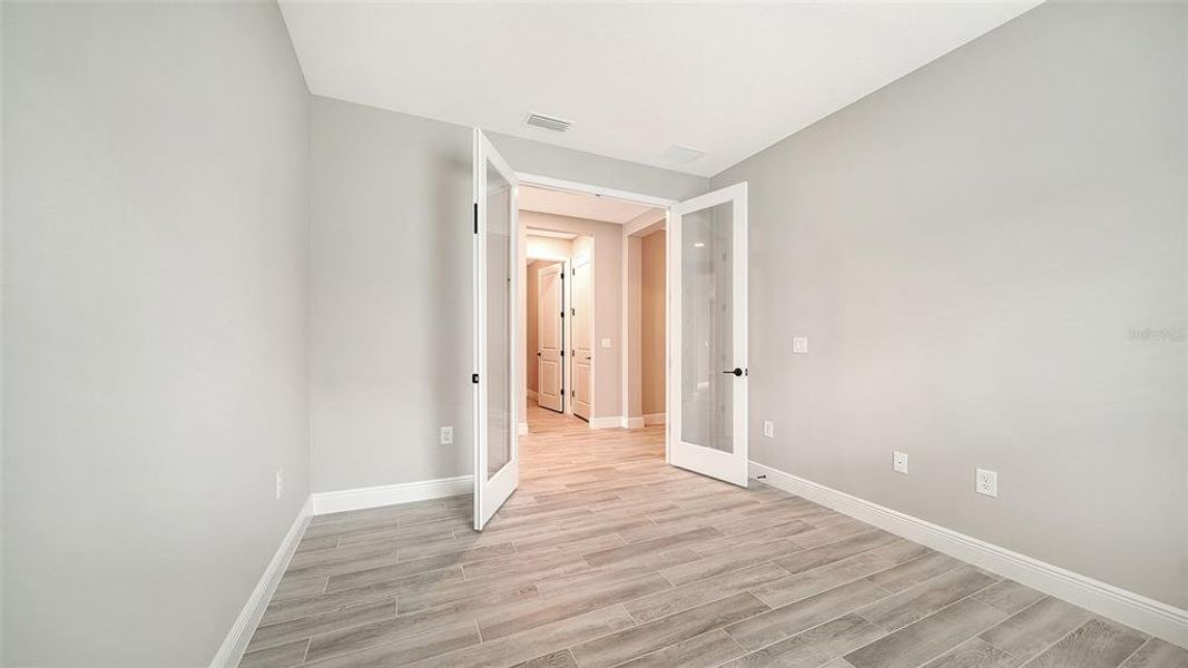 Spacious, unfurnished interior of a new home in Windward, Lakewood Ranch (Image 33). Spacious, unfurnished interior of a new home in Windward, Lakewood Ranch (Image 33).