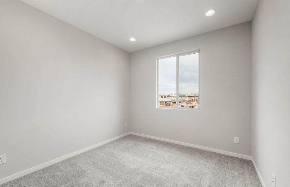 Spacious, unfurnished interior of a new home in Artisan at Asante, Surprise (Image 19).
