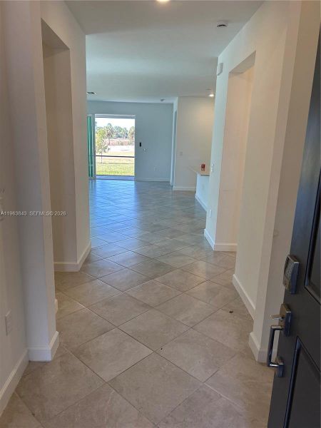 Spacious, unfurnished interior of a new home in , Lehigh Acres (Image 14).