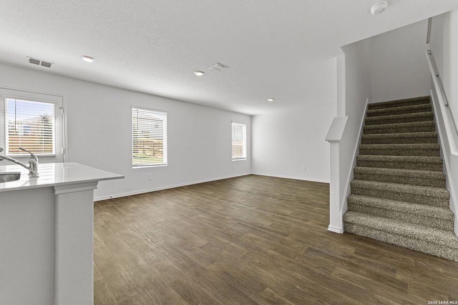 Spacious, unfurnished interior of a new home in Stonehill, San Antonio (Image 26).