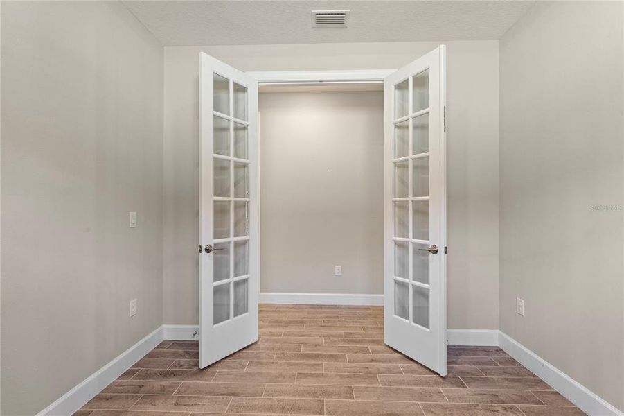 Spacious, unfurnished interior of a new home in , Wesley Chapel (Image 17).