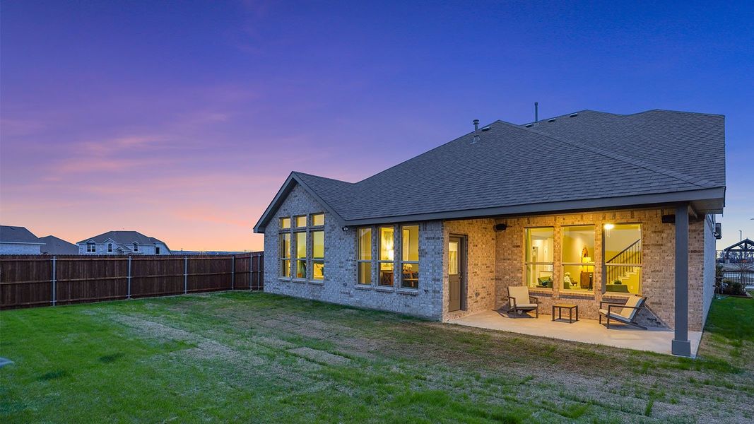 Representative exterior details of a home built from the Wimberley by D.R. Horton in Lakeview Pointe, Grand Prairie (Image 3).