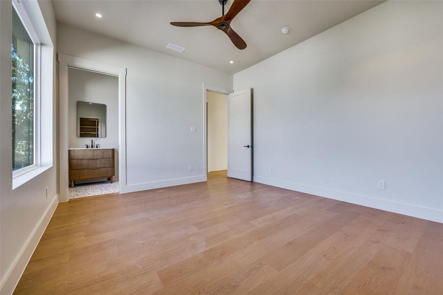 Spacious, unfurnished interior of a new home in , Dallas (Image 19).