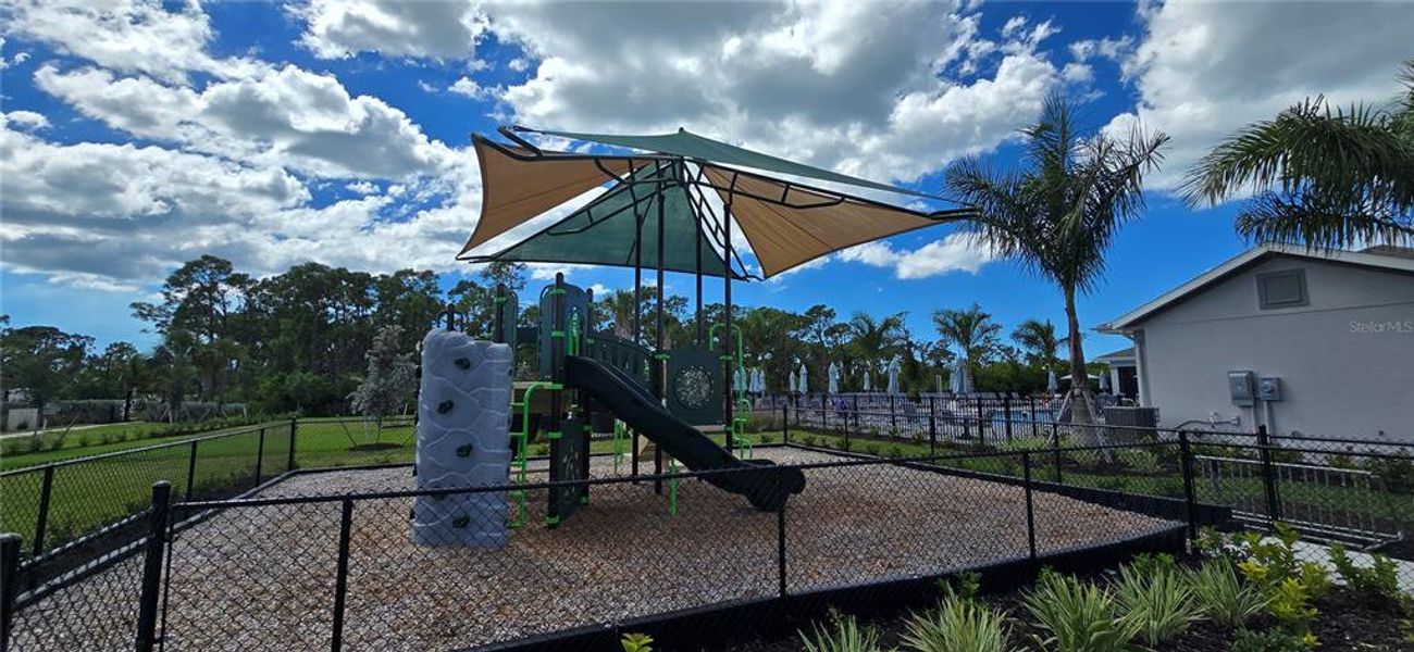 Community amenities in , Englewood (Image 34). Community amenities in , Englewood (Image 34).