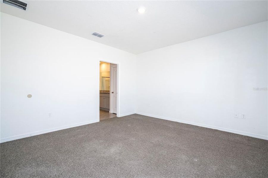 Spacious, unfurnished interior of a new home in Astonia, Davenport (Image 50).
