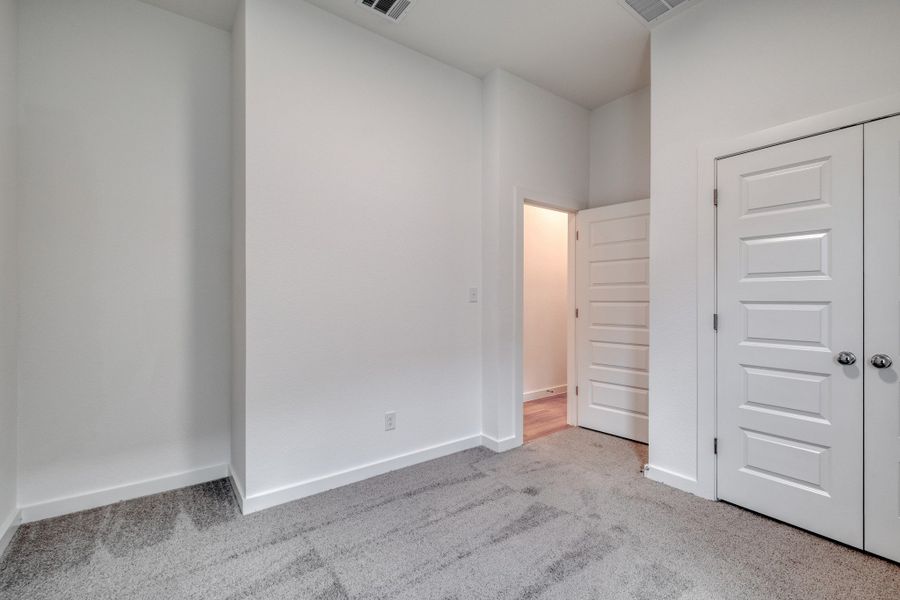 Spacious, unfurnished interior of a new home in Prairie Winds, Hutto (Image 23).