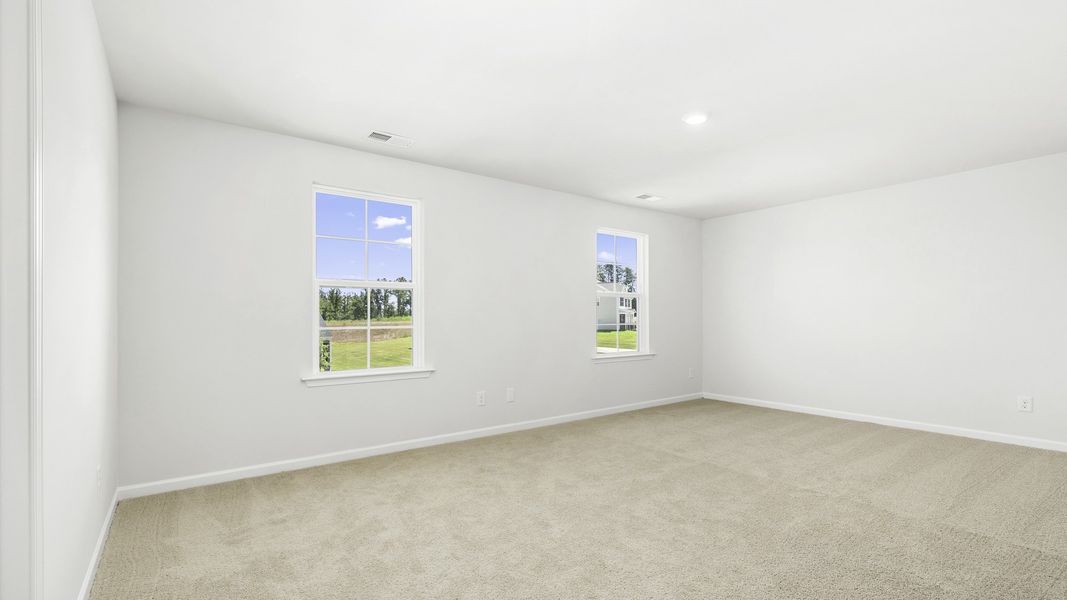 Spacious, unfurnished interior of a new home in Forest Creek, Winston-Salem (Image 17).