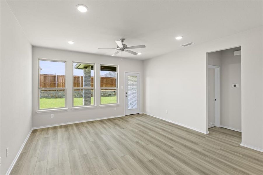 Spacious, unfurnished interior of a new home in Devonshire 40s, Forney (Image 16). Spacious, unfurnished interior of a new home in Devonshire 40s, Forney (Image 16).