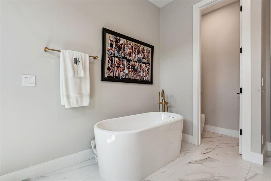 Furnished interior view inside a new home in , Orlando (Image 39).