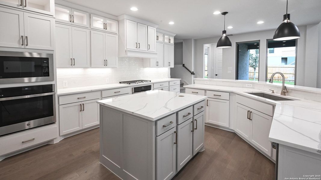 Furnished interior view inside a new home in Kinder Ranch 70', San Antonio (Image 9). Furnished interior view inside a new home in Kinder Ranch 70', San Antonio (Image 9).