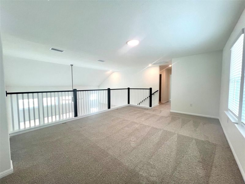 Spacious, unfurnished interior of a new home in Porter Country, Buda (Image 16).