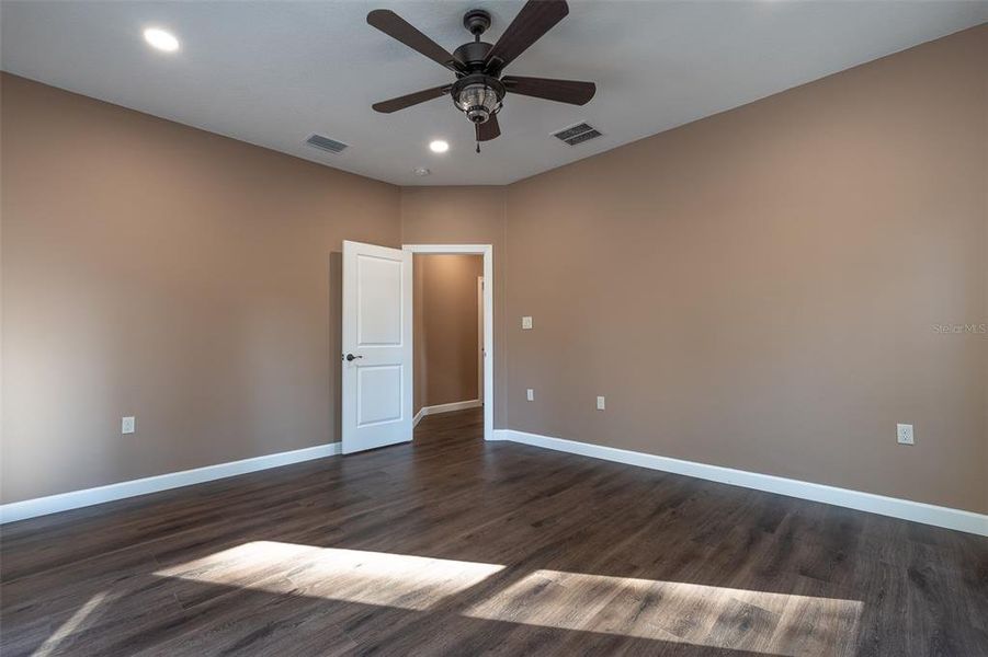 Spacious, unfurnished interior of a new home in , Spring Hill (Image 60).