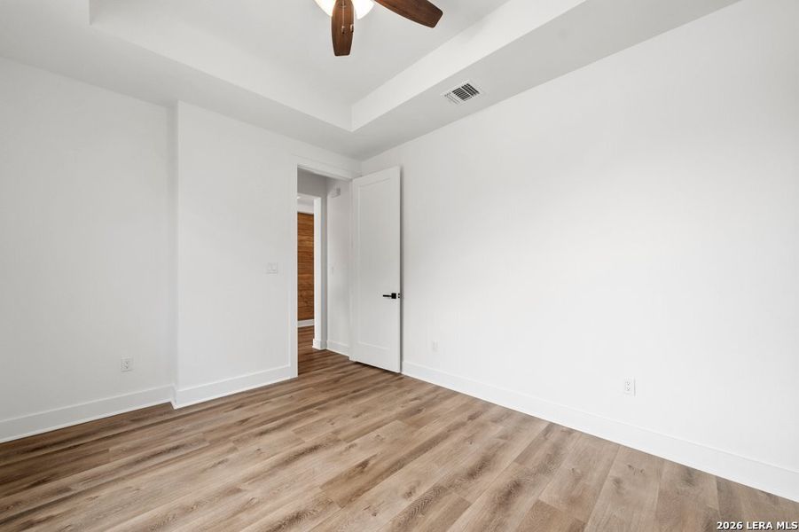 Spacious, unfurnished interior of a new home in , Canyon Lake (Image 14).