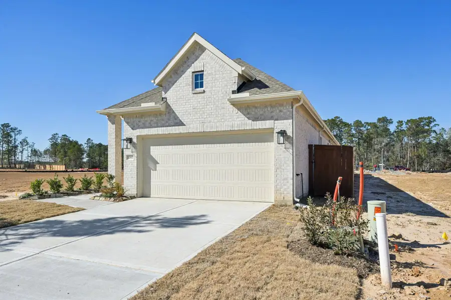 Front exterior of a new home in Evergreen, Conroe, TX, highlighting curb appeal (Image 16).