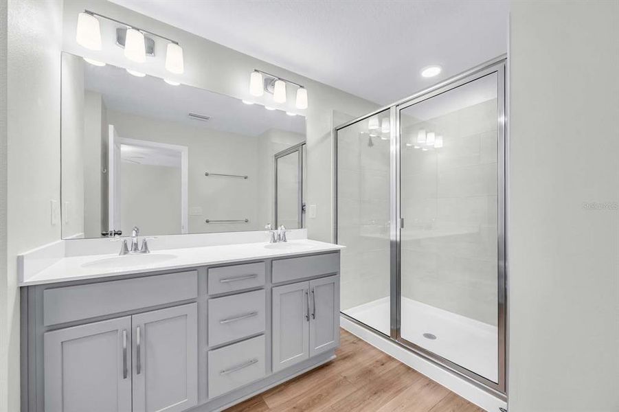 Furnished interior view inside a new home in , Orlando (Image 6).