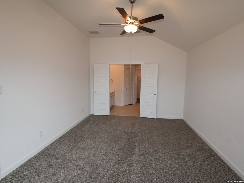 Spacious, unfurnished interior of a new home in Winding Brook, San Antonio (Image 21).