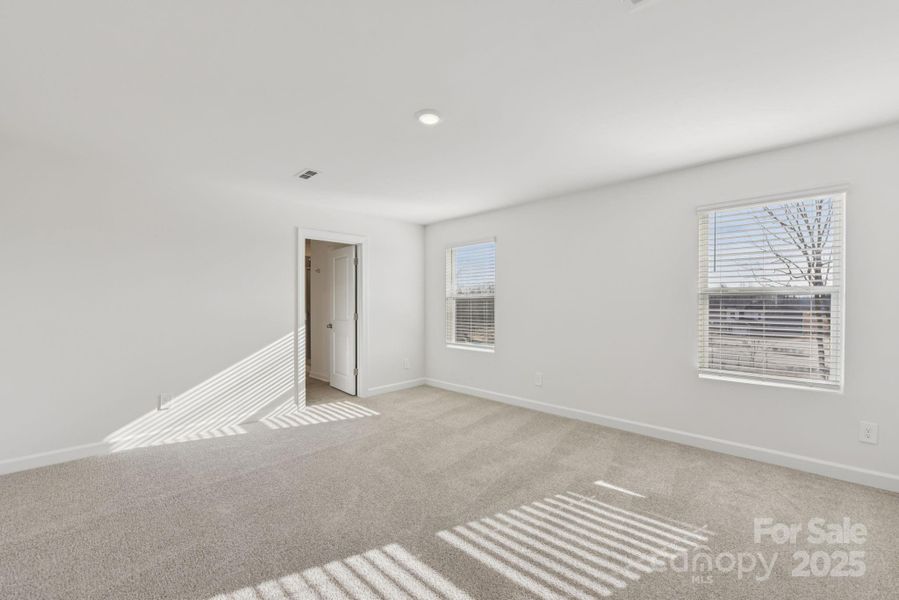 Spacious, unfurnished interior of a new home in Nelson's Creek, Mocksville (Image 11).