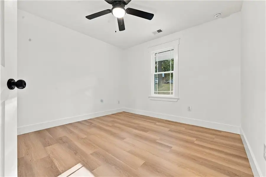 Spacious, unfurnished interior of a new home in , Marietta (Image 13).