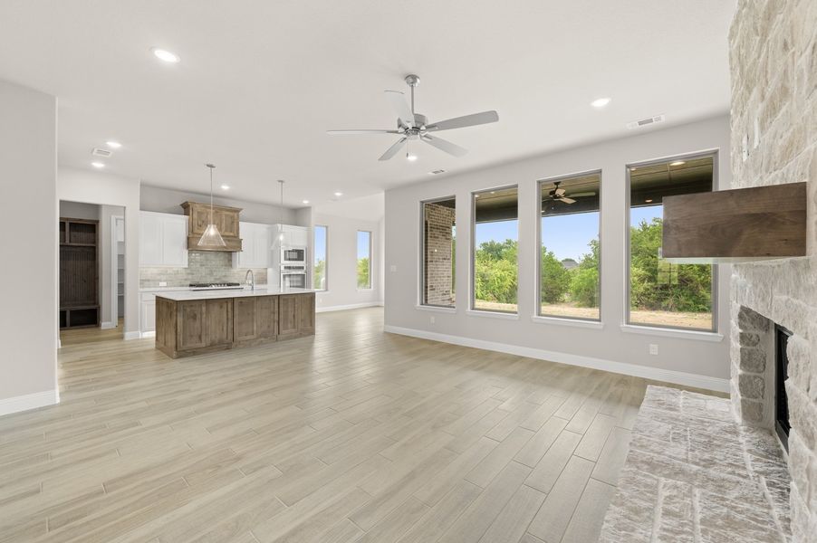 127 Oak Meadow Lane, Weathrford TX - Family Room