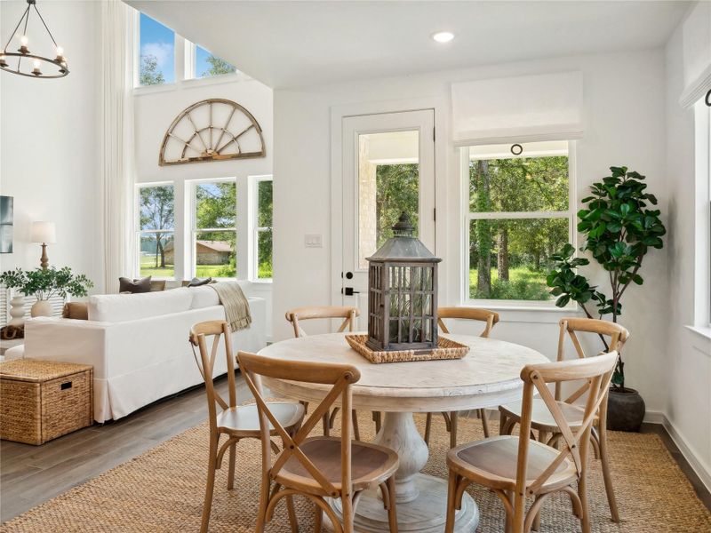 Sun-lit dining area (*Photo not of actual home and used for illustration purposes only.) Sun-lit dining area (*Photo not of actual home and used for illustration purposes only.)