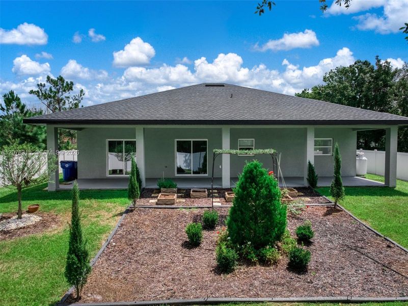 Exterior details and patio area of a home in , Sebring (Image 32).
