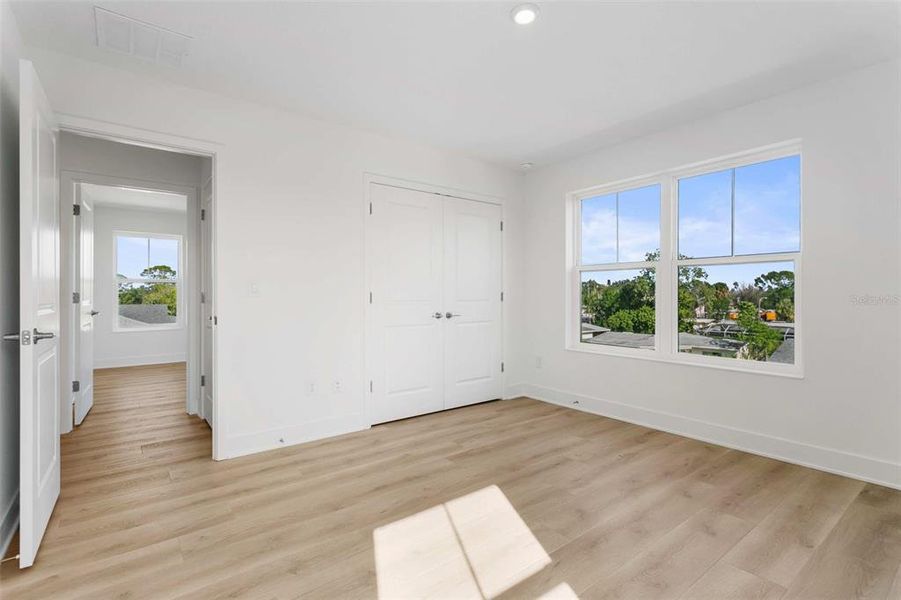 Spacious, unfurnished interior of a new home in , St. Petersburg (Image 20).