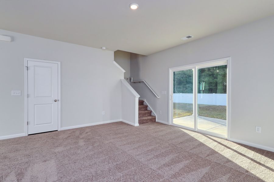 Spacious, unfurnished interior of a new home in Hainer Place, Conway (Image 16).