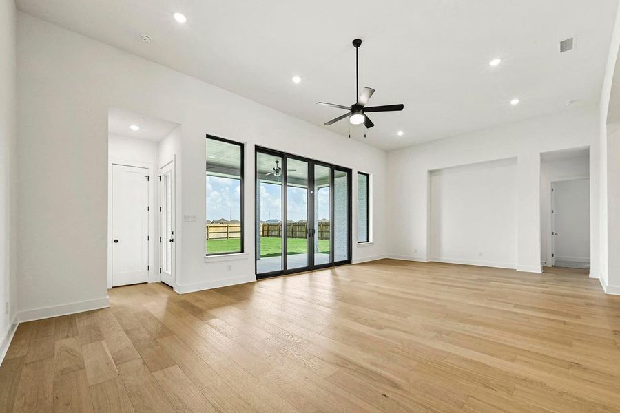 Spacious, unfurnished interior of a new home in Santa Rita Ranch: 90ft. lots, Liberty Hill (Image 13). Spacious, unfurnished interior of a new home in Santa Rita Ranch: 90ft. lots, Liberty Hill (Image 13).