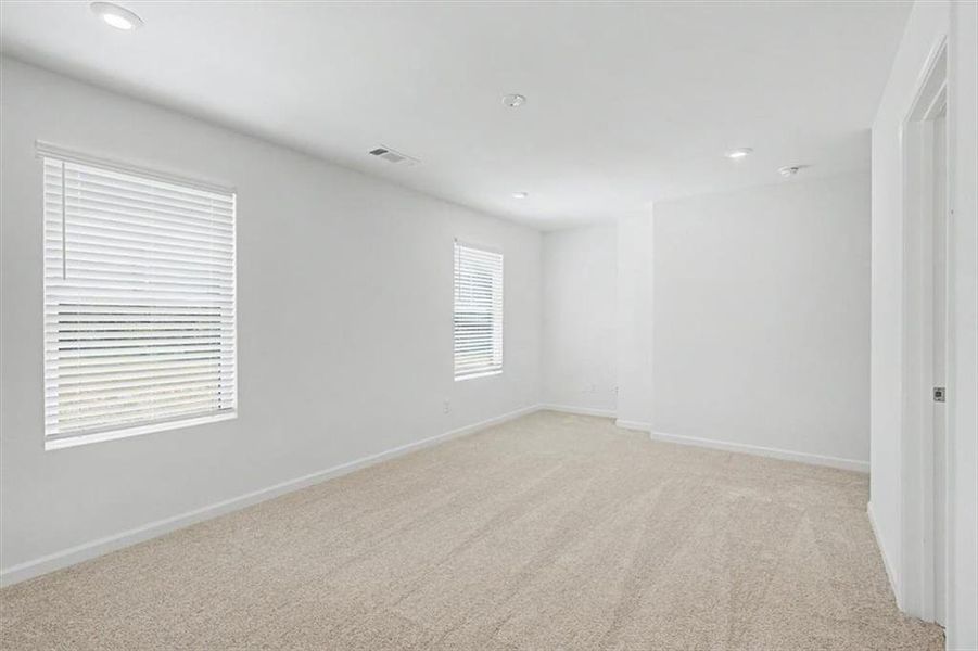Spacious, unfurnished interior of a new home in Sawmill Creek, Mableton (Image 36).