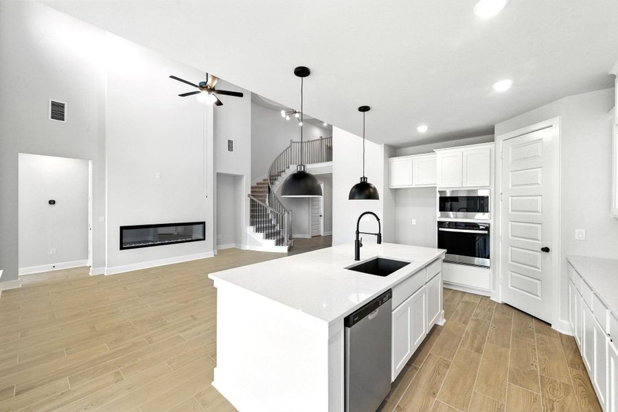 Representative image. Features, specifications, selections and colors may vary. Representative image. Features, specifications, selections and colors may vary.