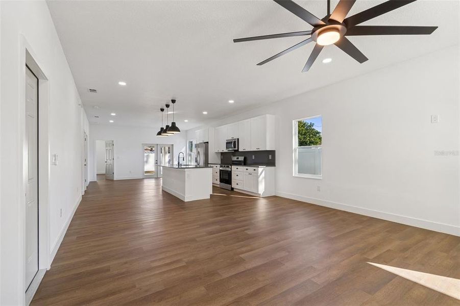 Spacious, unfurnished interior of a new home in , St. Petersburg (Image 57). Spacious, unfurnished interior of a new home in , St. Petersburg (Image 57).