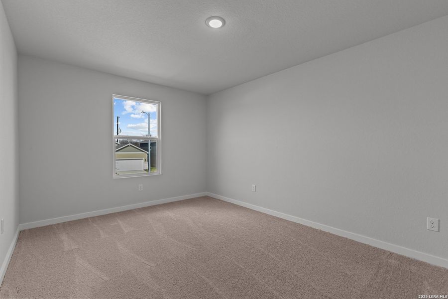 Spacious, unfurnished interior of a new home in Spring Creek, San Antonio (Image 16).