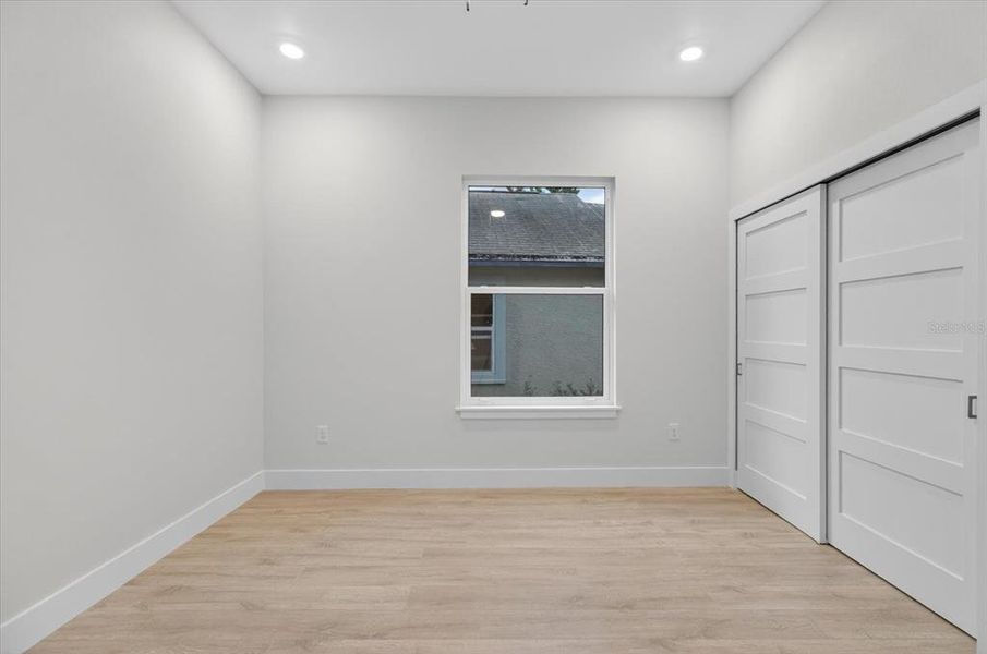 Spacious, unfurnished interior of a new home in , Tarpon Springs (Image 65).