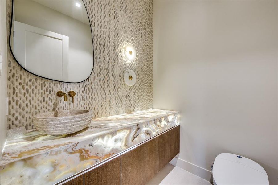 Furnished interior view inside a new home in , Dallas (Image 9).