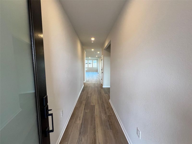 Spacious, unfurnished interior of a new home in Rolling Glen, Hutto (Image 25).