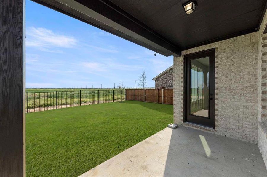 Spacious, unfurnished interior of a new home in Creekview Fossil Ridge, Pilot Point (Image 14).