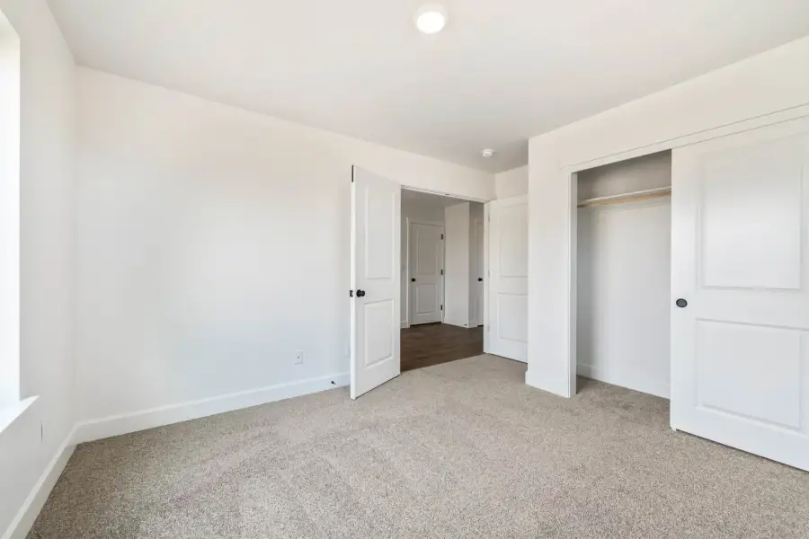 Spacious, unfurnished interior of a new home in Willowbrook, Madras (Image 40).