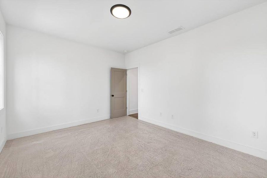 Spacious, unfurnished interior of a new home in Livingstone Park, Kennesaw (Image 27).