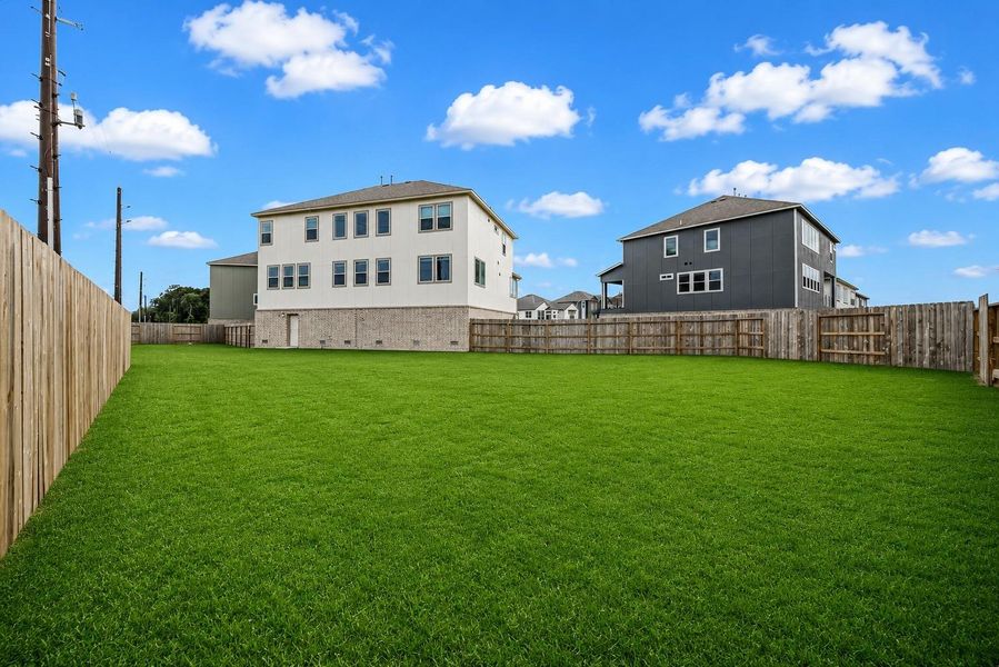 Exterior details and patio area of a home in Townsen Landing, Humble (Image 3).