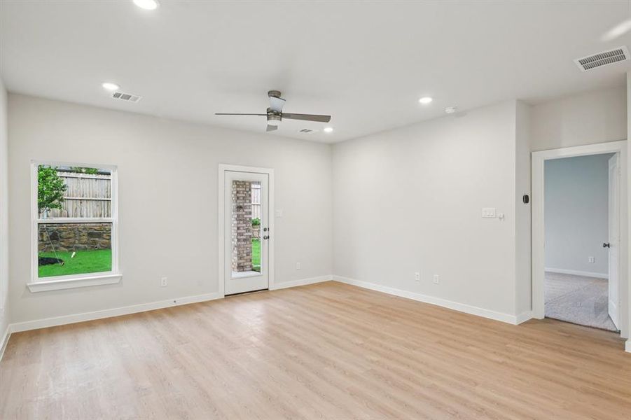 Spacious, unfurnished interior of a new home in Summerwood Estates, Red Oak (Image 34). Spacious, unfurnished interior of a new home in Summerwood Estates, Red Oak (Image 34).