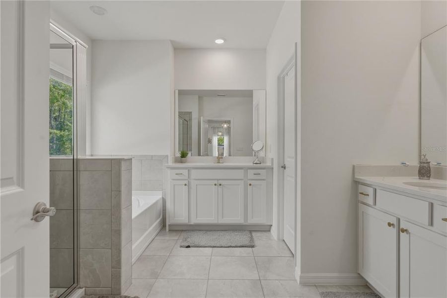 Furnished interior view inside a new home in Briarwood, Alachua (Image 12).