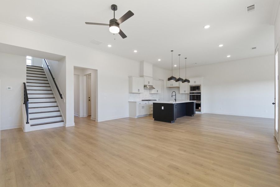 Spacious, unfurnished interior of a new home in White Oak, Arlington (Image 18).