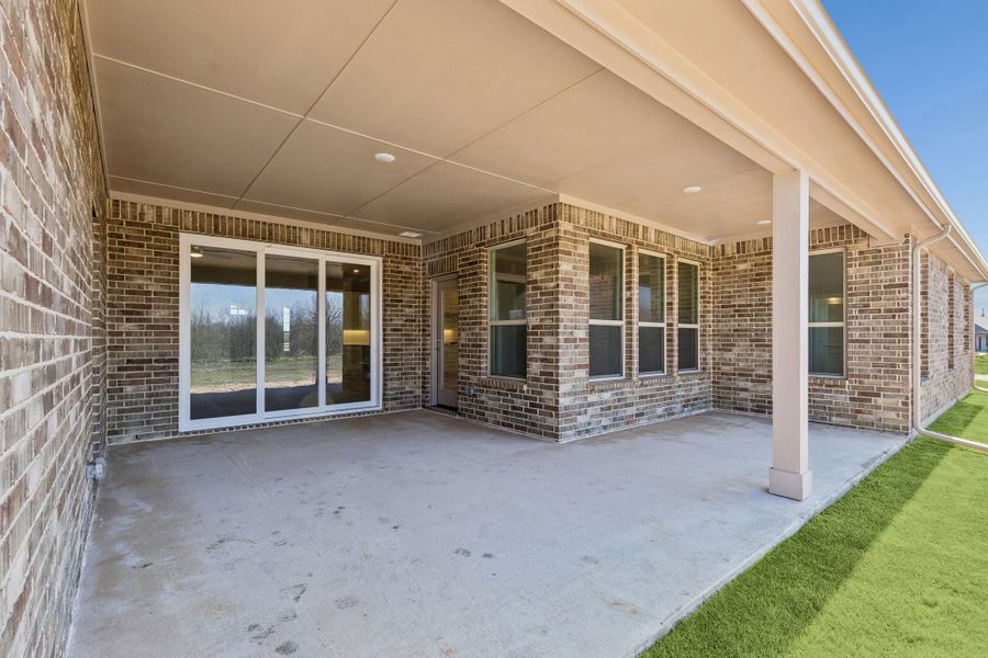Representative exterior details of a home built from the Halsted by Centre Living Homes in Ellis Ranch Estates, Waxahachie (Image 4).