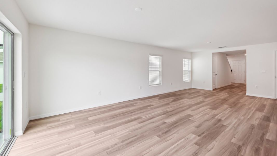 Representative unfurnished interior of a home built from the ROBIE by D.R. Horton in Oaks Preserve, Gainesville (Image 21).